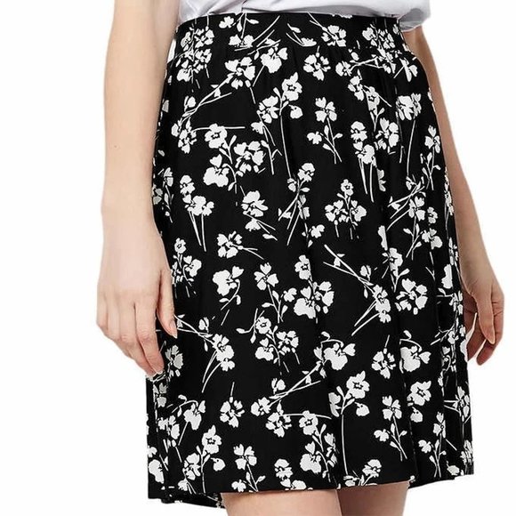 LEOTA Pull-On Casanova Black Floral Skirt - NWT - Large - Picture 2 of 4